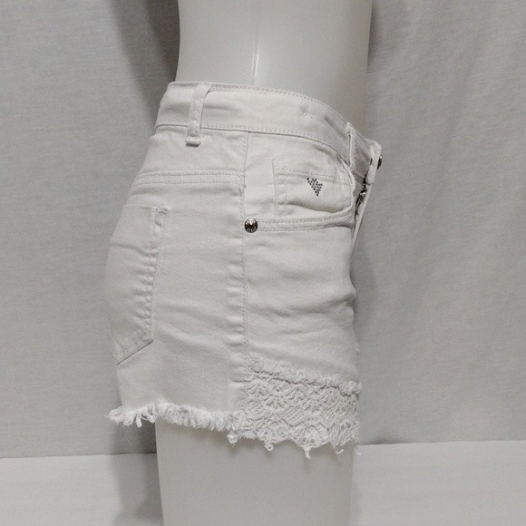 Guess Girls White Lace Fringe Hem Denim Jean Shorts Size 14 Waist 26 Summer Boho - Picture 2 of 5